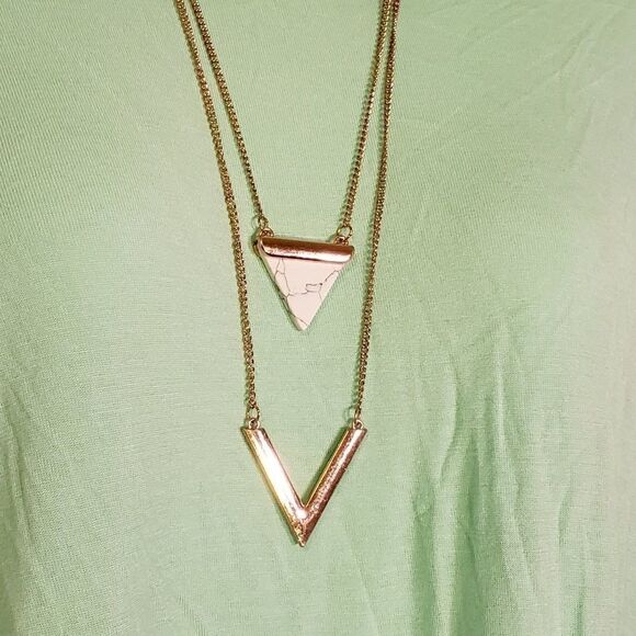 Layered Triangle gold geometric necklace stone - Picture 3 of 3